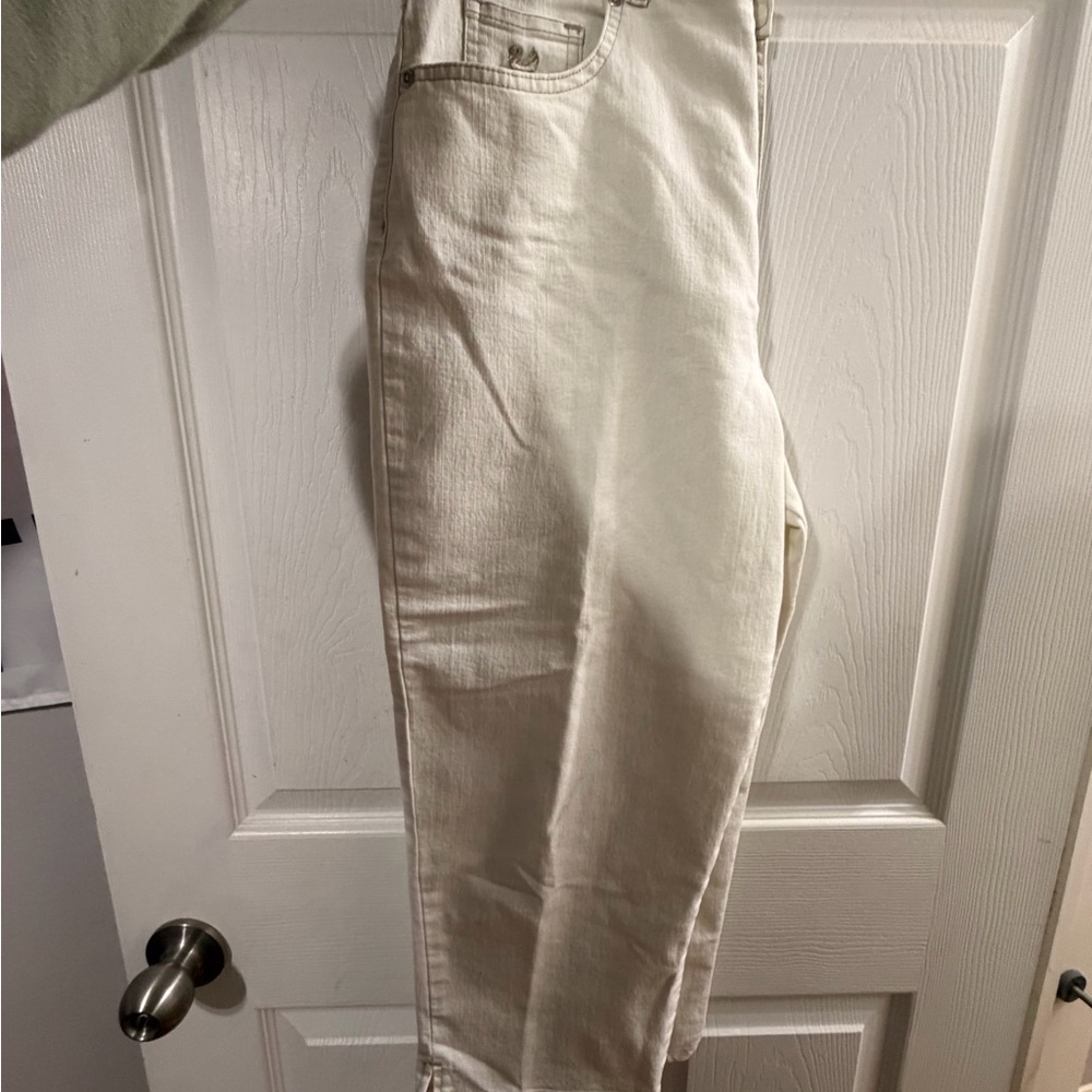 Gloria Vanderbilt Women's Straight Leg Cream Capri Jeans